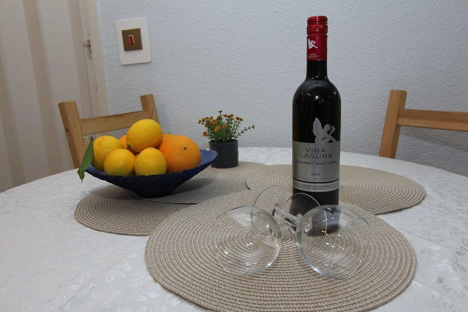 Idyllisches Apartment Nur 200 Meter Zum Strand Mit Taxibootverbindung Nach Rovinj 0*,  Croatia